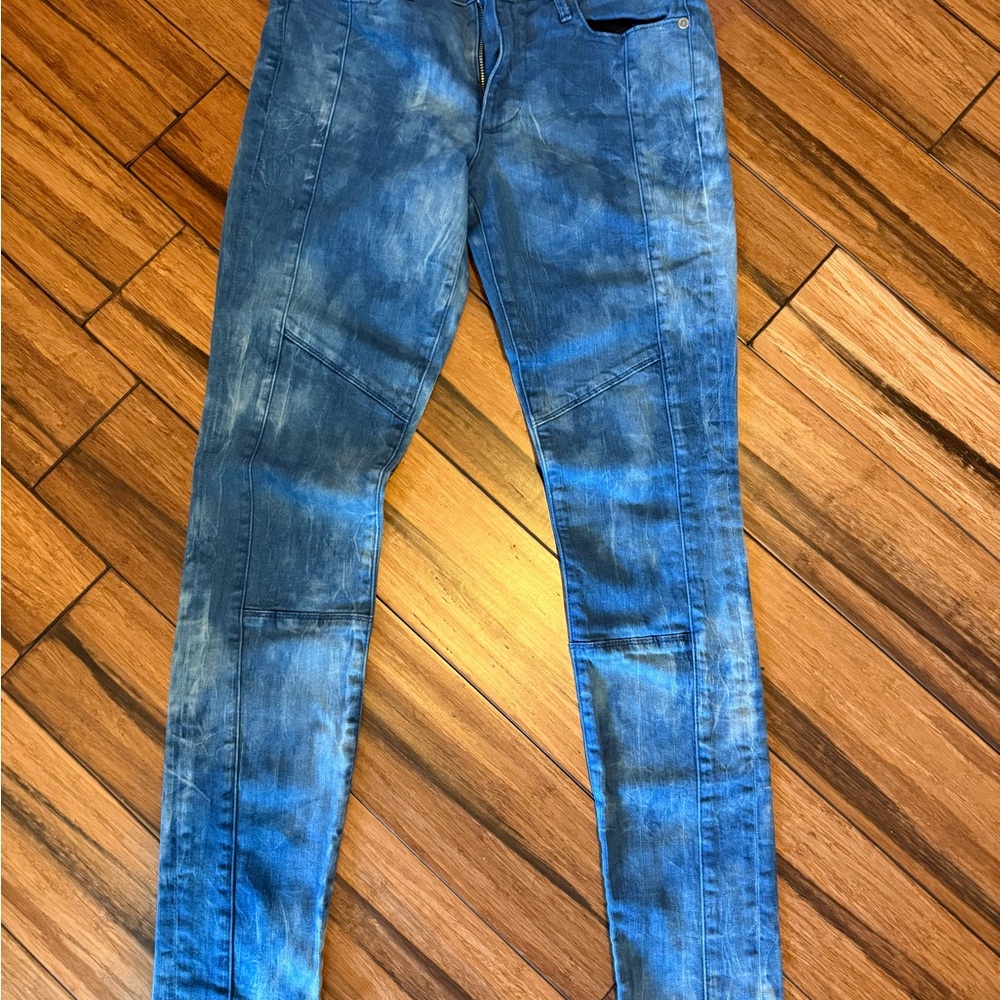 Women’s Blue Wash Jeans